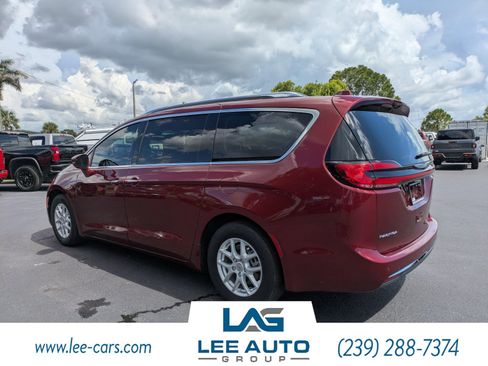 Used 2021 Chrysler Pacifica Touring-L FWD image 5