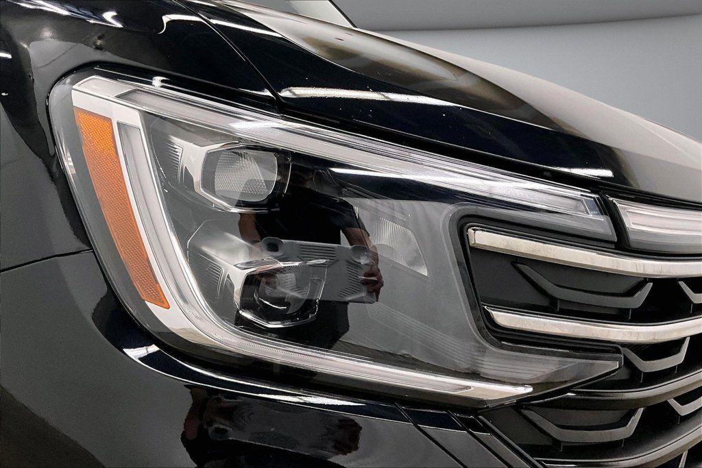Used 2024 Volkswagen Atlas Peak Edition SE AWD/4WD image 31