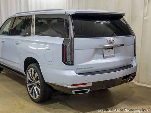 New 2026 Cadillac Escalade ESV Luxury w/ Touring Package image 6