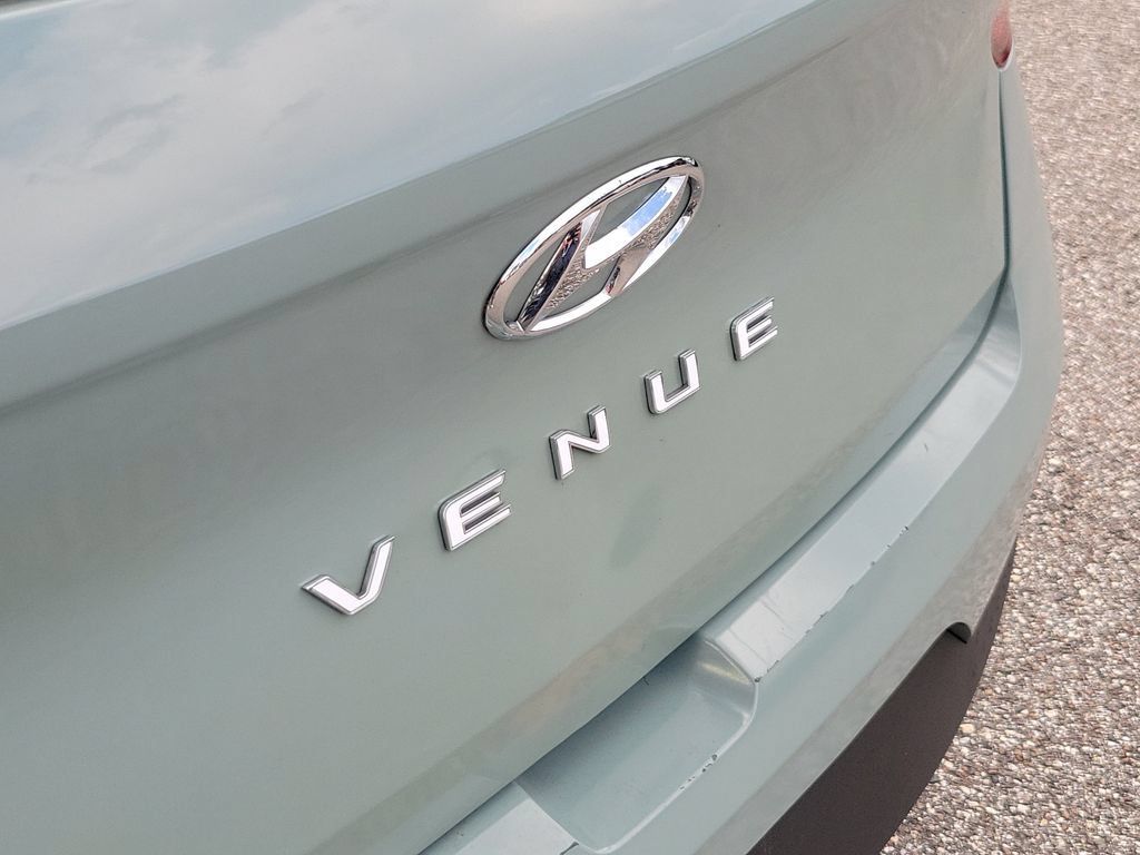 Used 2025 Hyundai Venue SEL FWD image 6