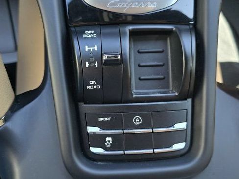 Used 2018 Porsche Cayenne Platinum Edition AWD/4WD image 21