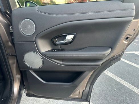 Used 2018 Land Rover Range Rover Evoque SE Premium image 13