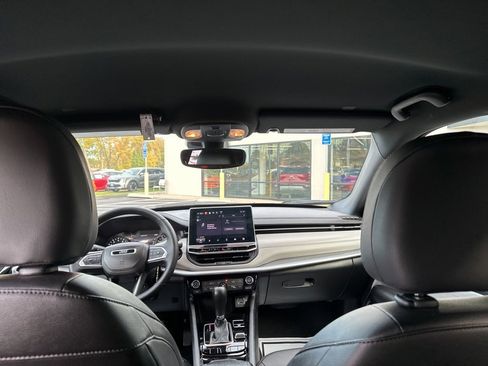 Used 2024 Jeep Compass Limited image 22