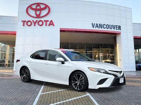 Certified 2019 Toyota Camry SE w/ Convenience Package FWD image 1