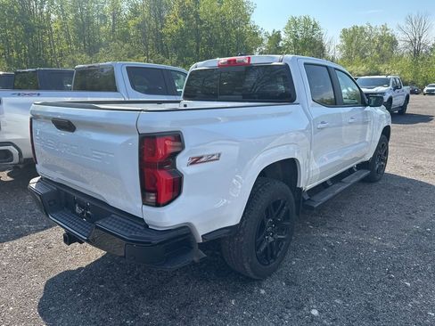 Used 2024 Chevrolet Colorado Z71 w/ Z71 Convenience Package 2 AWD/4WD image 2
