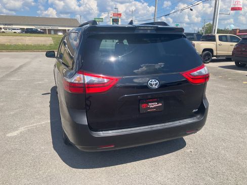 Used 2020 Toyota Sienna XLE FWD image 6