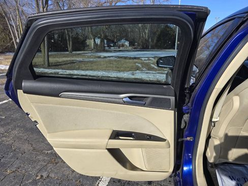 Used 2013 Ford Fusion SE FWD image 16