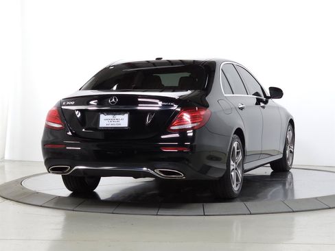 Used 2017 Mercedes-Benz E 300 4MATIC image 9