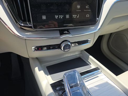 New 2026 Volvo XC60 B5 Ultra w/ Protection Package Premier AWD/4WD image 16