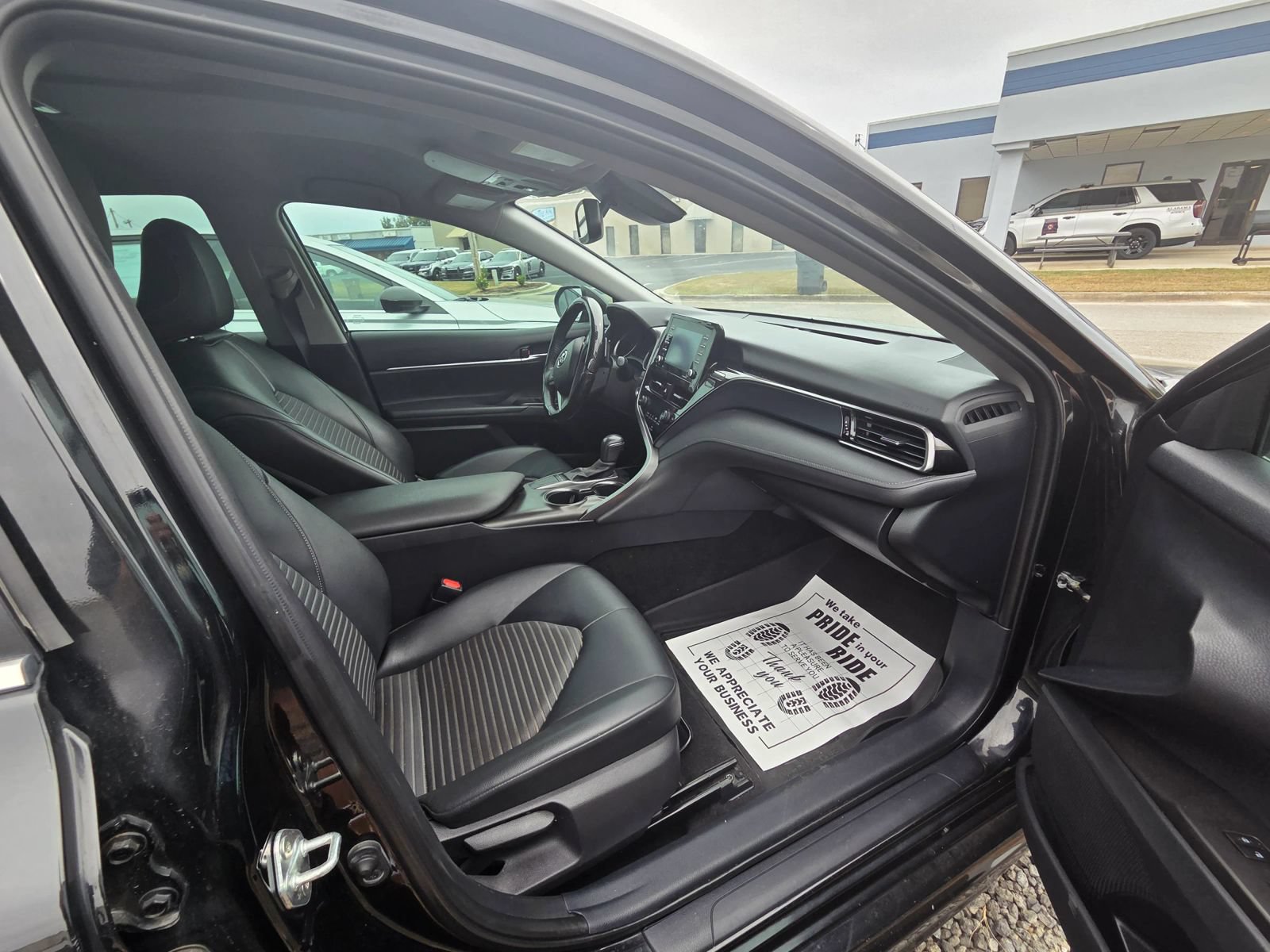 Used 2022 Toyota Camry SE FWD image 10