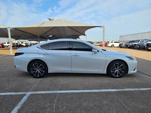 Used 2023 Lexus ES 250 w/ Premium Package AWD/4WD image 4