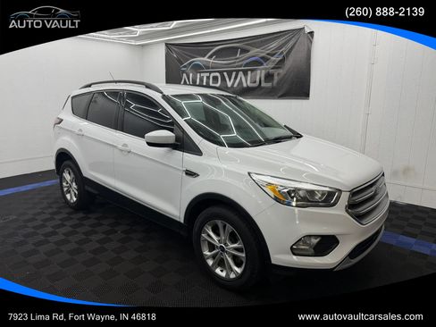 Used 2017 Ford Escape SE w/ Equipment Group 201A FWD image 1