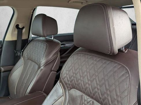 Used 2018 BMW 740i image 14