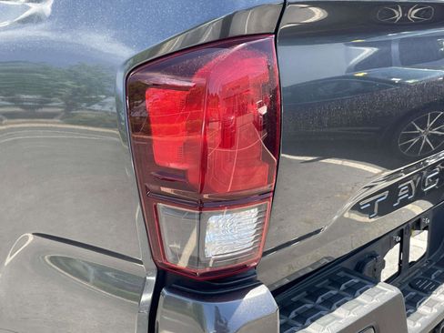 Used 2022 Toyota Tacoma SR5 RWD image 13