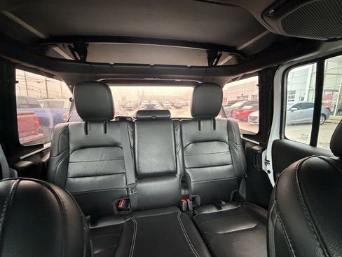 Used 2021 Jeep Wrangler Unlimited Sahara image 11