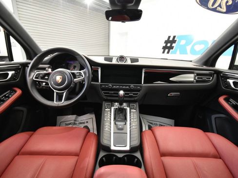 Used 2020 Porsche Macan S image 19