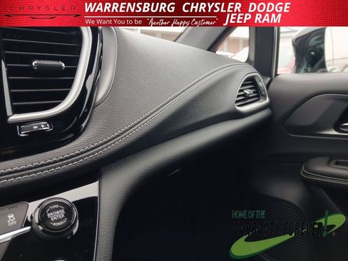 New 2026 Chrysler Pacifica Select image 27