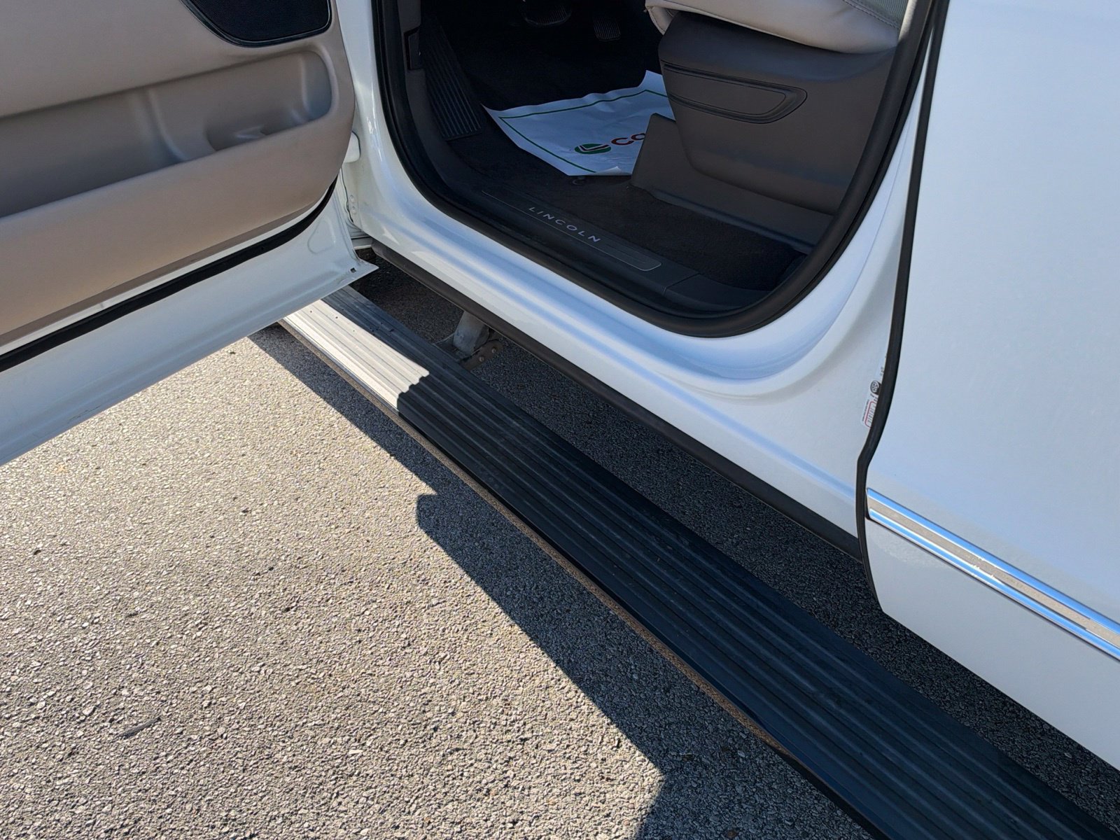 Used 2024 Lincoln Navigator Premiere AWD/4WD image 11