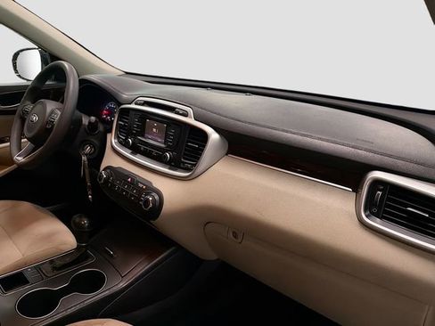 Used 2017 Kia Sorento LX image 24
