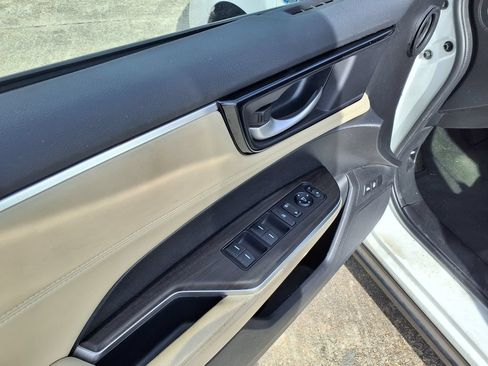 Used 2018 Honda Clarity Plug-In Hybrid image 18