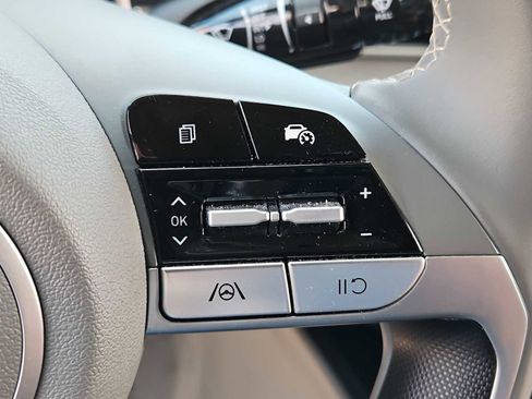 Certified 2025 Hyundai Elantra Sport image 24