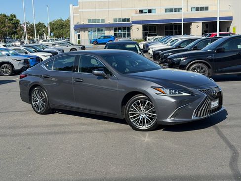 Used 2023 Lexus ES 350 w/ Premium Package FWD image 2