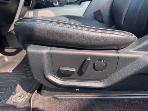 Used 2019 Ford F150 Lariat w/ Equipment Group 502A Luxury AWD/4WD image 15