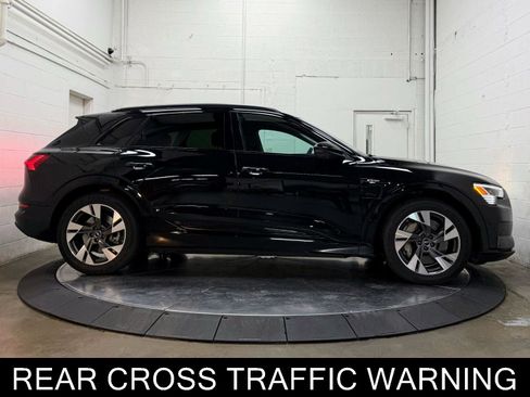 Used 2022 Audi e-tron Premium w/ Convenience Plus Package image 9
