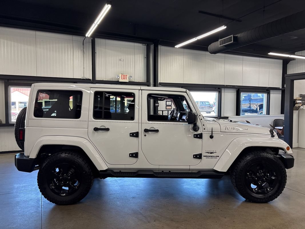 Used 2015 Jeep Wrangler Unlimited Sahara w/ Connectivity Group AWD/4WD image 15