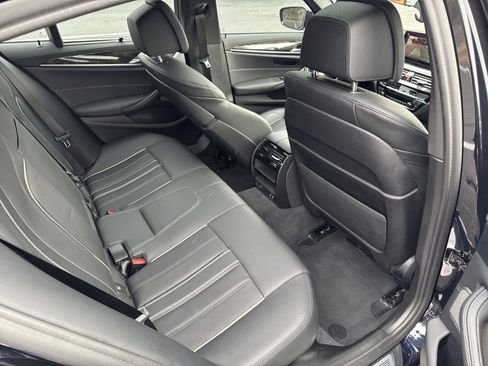 Used 2022 BMW M550i xDrive M550i xDrive w/ Executive Package image 32