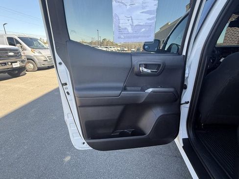 Used 2020 Toyota Tacoma TRD Off-Road image 13