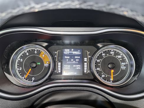 Used 2019 Jeep Cherokee Latitude Plus image 23