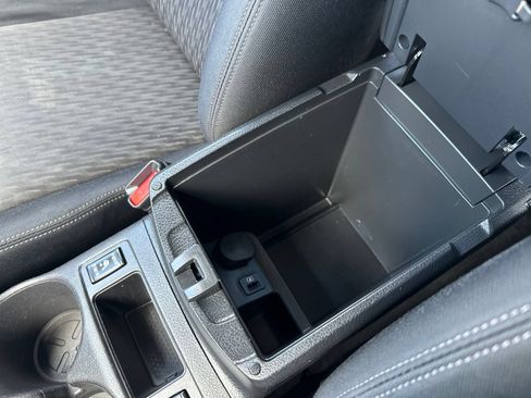 Used 2019 Nissan Rogue SV AWD/4WD image 65