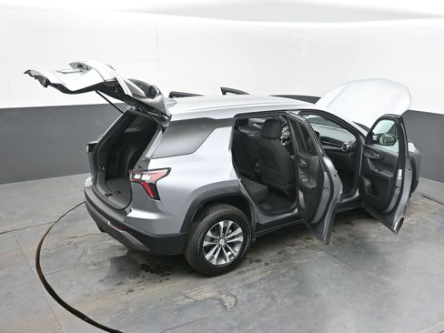 Used 2025 Chevrolet Equinox LT image 42