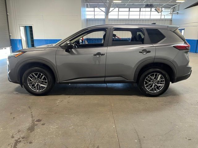 Used 2024 Nissan Rogue S AWD/4WD image 6