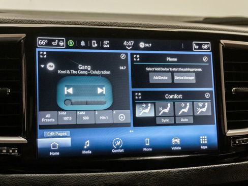 Used 2023 Chrysler Pacifica Touring-L FWD image 17
