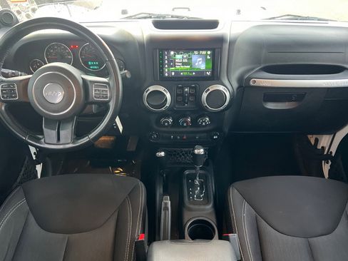 Used 2014 Jeep Wrangler Unlimited Sahara w/ Connectivity Group image 13