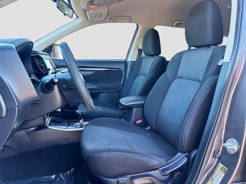Used 2020 Mitsubishi Outlander ES image 23