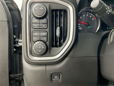 Used 2022 Chevrolet Silverado 1500 LTZ image 17