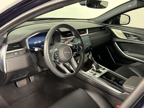 Used 2024 Jaguar XF R-Dynamic SE RWD image 4