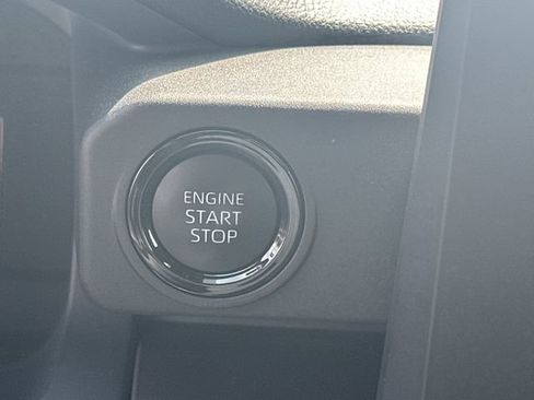 Certified 2025 Toyota Tacoma SR5 AWD/4WD image 16