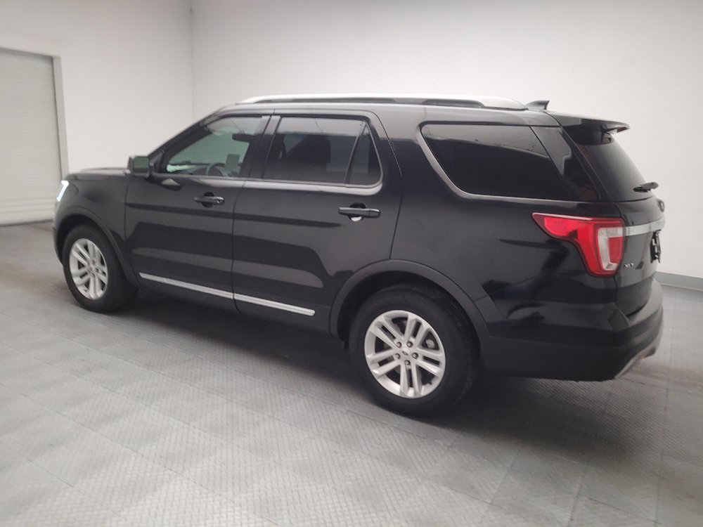 Used 2017 Ford Explorer XLT w/ Equipment Group 202A FWD image 3