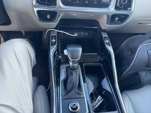 Used 2022 Kia Sorento SX image 10