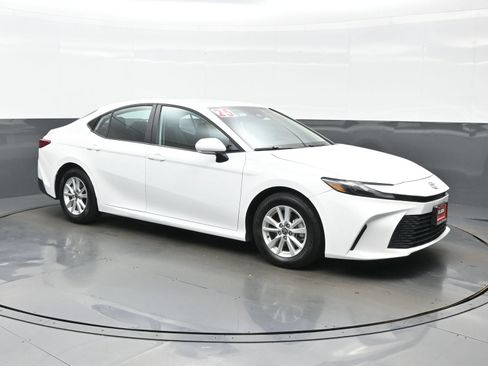Used 2025 Toyota Camry LE FWD image 8