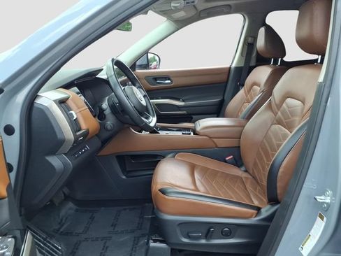 Used 2024 Nissan Pathfinder Platinum AWD/4WD image 12