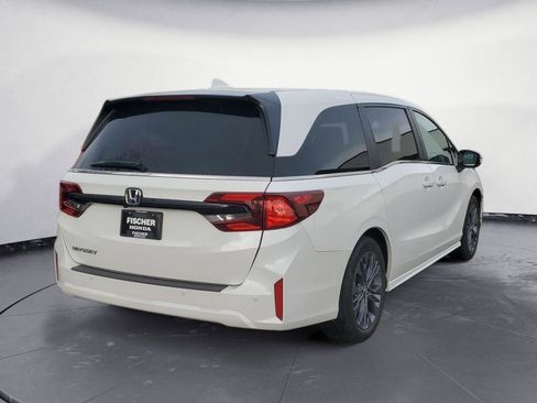Used 2025 Honda Odyssey Touring image 3