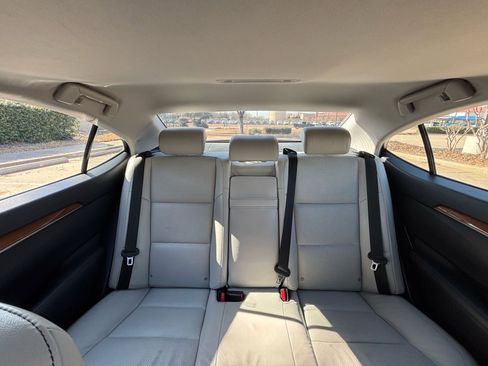 Used 2013 Lexus ES 300h image 33