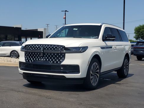 New 2027 Lincoln Navigator Black Label AWD/4WD image 2