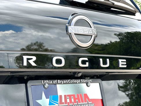 Used 2024 Nissan Rogue S FWD image 15