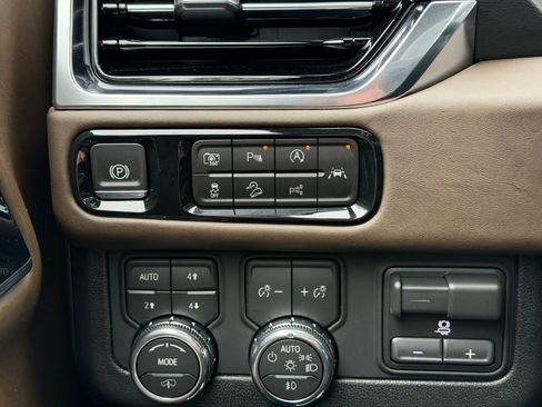 New 2026 GMC Yukon XL Denali Ultimate w/ LPO, Illumination Package image 17